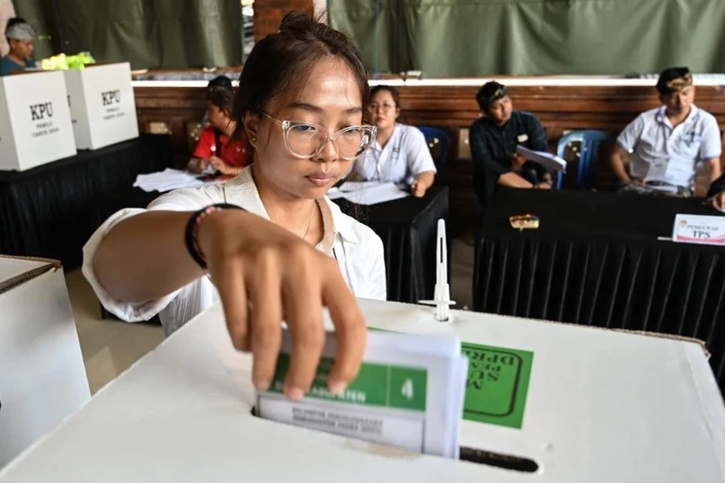 Cử tri tại một điểm bỏ phiếu ở Indonesia. (Nguồn: AFP/Getty images)