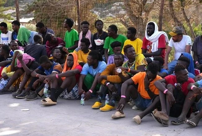 Migrants on Lampedusa island, Italy on September 16, 2023.  (Photo: AFP/TTXVN)