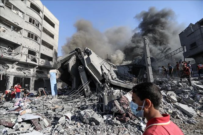 Cảnh đổ nát sau cuộc không kích của Israel xuống Gaza ngày 4/11/2023. (Ảnh: THX/TTXVN)