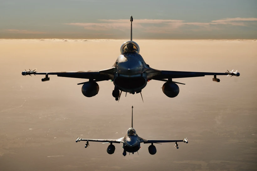 Máy bay chiến đấu F-16 tham gia một cuộc tập trận phòng thủ trên không của NATO. (Ảnh: AFP/TTTXVN)
