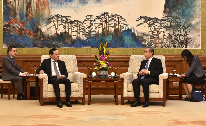 Phó Thủ tướng Trần Lưu Quang hội kiến Bộ trưởng Ngoại giao Trung Quốc Vương Nghị. (Ảnh: Thành Dương/TTXVN)