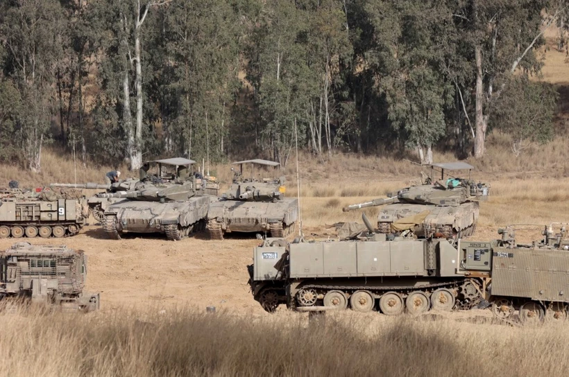 Xe quân sự của Israel được triển khai gần Kibbutz Reim, miền Nam nước này ngày 9/5/2024. Ảnh: THX/TTXVN