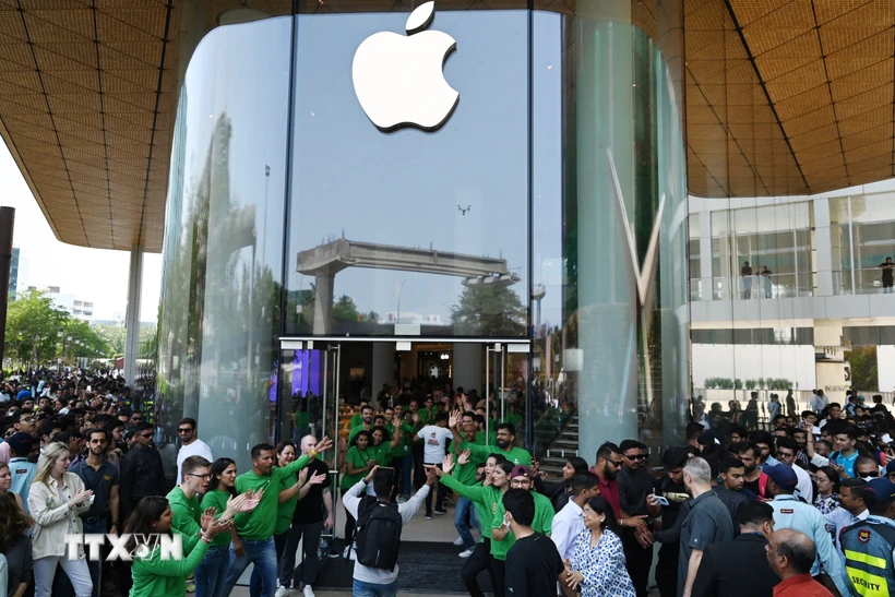 Cửa hàng bán lẻ đầu tiên của Apple tại Mumbai, Ấn Độ, ngày 18/4/2023. (Ảnh: AFP/TTXVN)
