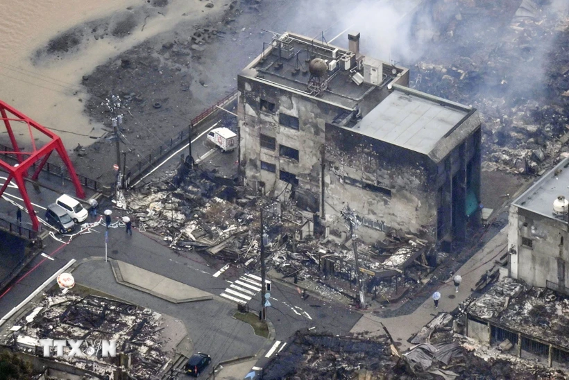 Các tòa nhà cháy rụi do hỏa hoạn bùng phát sau động đất tại tỉnh Ishikawa, Nhật Bản, ngày 3/1/2024. (Ảnh: Kyodo/TTXVN)

