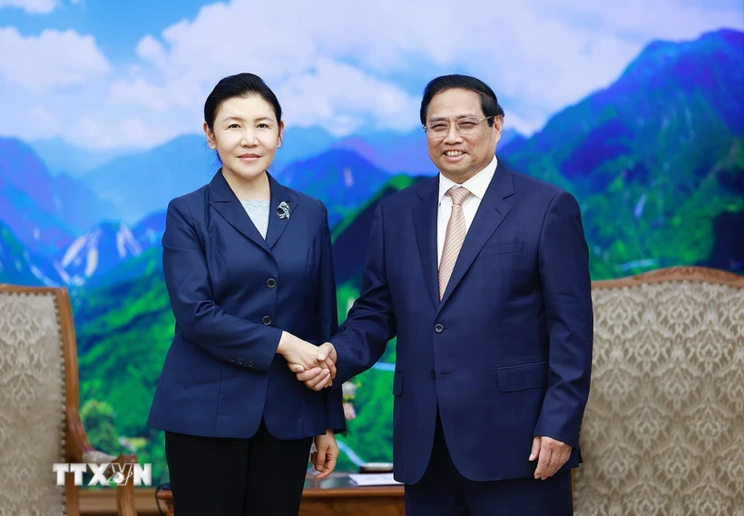 Thủ tướng Phạm Minh Chính tiếp Bộ trưởng Tư pháp Trung Quốc Hạ Vinh. (Ảnh: Dương Giang/TTXVN)