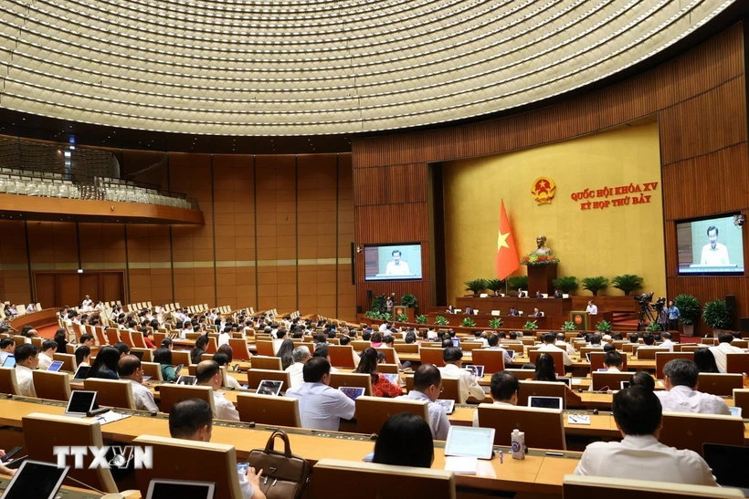 Phó Thủ tướng Lê Minh Khái phát biểu giải trình, làm rõ một số vấn đề đại biểu Quốc hội nêu. (Ảnh: Văn Điệp/TTXVN)