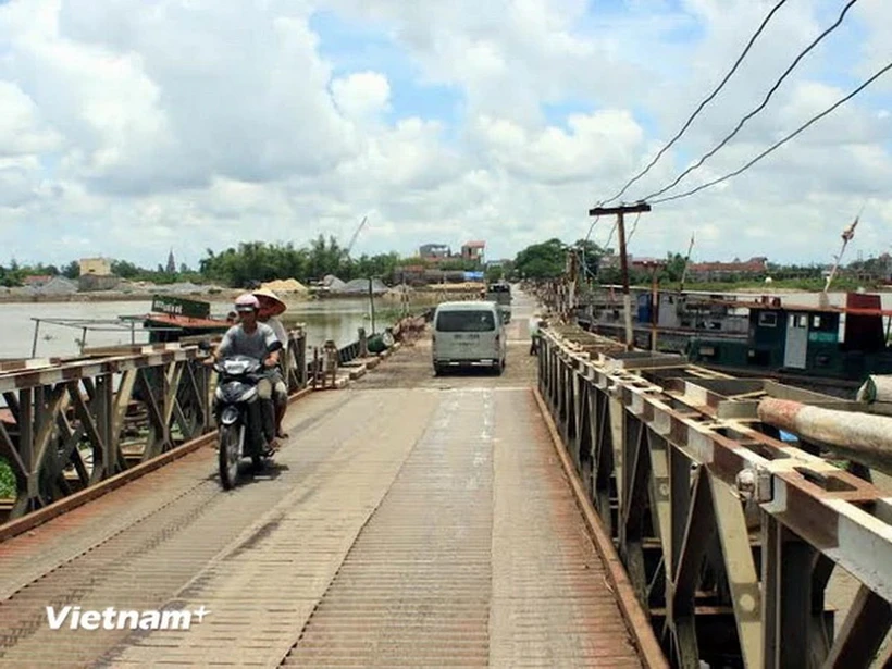 Cầu phao Ninh Cường. (Ảnh: Vũ Văn Đạt/Vietnam+)