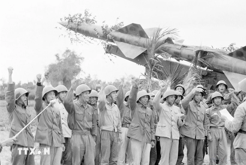 Tiểu đoàn 53, bộ đội tên lửa quyết tâm không ngừng nâng cao tinh thần cảnh giác, đập tan mọi âm mưu mới của đế quốc Mỹ. (Ảnh: Vũ Tạo/TTXVN)