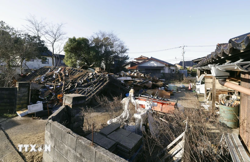 Ngôi nhà bị phá hủy sau trận động đất tại Hakui, tỉnh Ishikawa, Nhật Bản, ngày 2/1/2024. (Ảnh: Kyodo/TTXVN)
