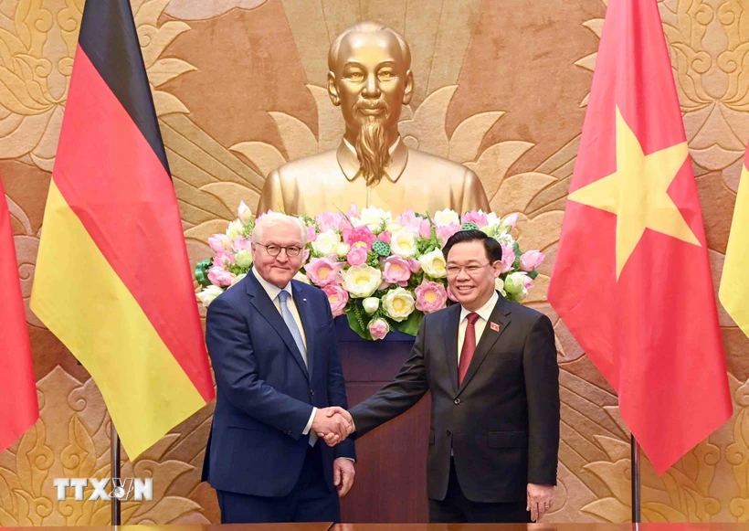 Chủ tịch Quốc hội Vương Đình Huệ với Tổng thống Cộng hòa Liên bang Đức Frank-Walter Steinmeier. (Ảnh: Phạm Kiên/TTXVN)