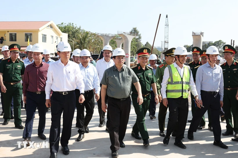 Thủ tướng Phạm Minh Chính thăm, kiểm tra tiến độ Dự án xây dựng nhà ga hành khách T3 của Cảng Hàng không (CHK) Tân Sơn Nhất. (Ảnh: Dương Giang/TTXVN)
