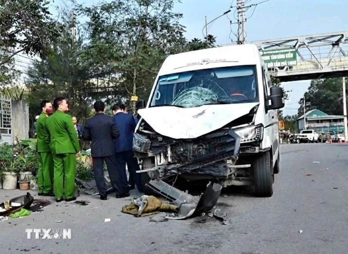 Hiện trường vụ tai nạn giao thông khiến hai người tử vong tại Cẩm Phả, Quảng Ninh. (Ảnh: TTXVN phát)