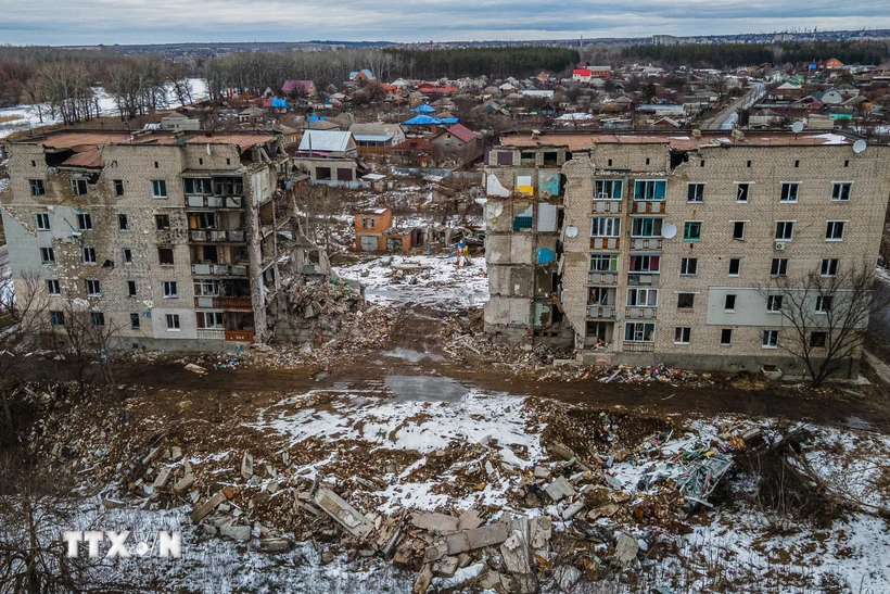 Cảnh tàn phá do xung đột tại Izyum thuộc vùng Kharkiv, Ukraine, ngày 20/2/2023. Ảnh: AFP/TTXVN