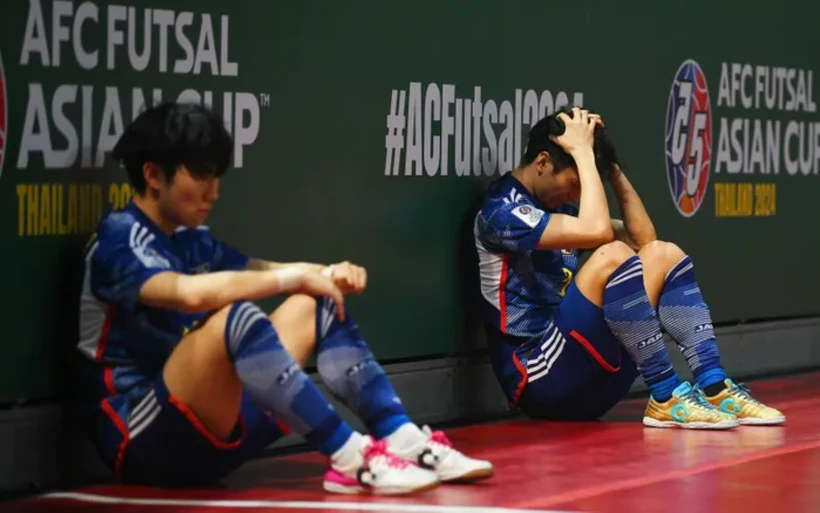 Nỗi buồn của các cầu thủ Nhật Bản sau khi sớm thành cựu vương Futsal châu Á.