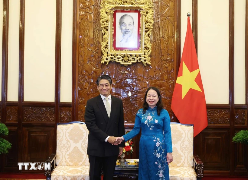 Quyền Chủ tịch nước Võ Thị Ánh Xuân với Đại sứ Nhật Bản Ito Naoki. (Ảnh: Thống Nhất/TTXVN)