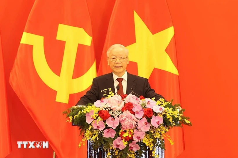 Do có nhiều công lao to lớn và đặc biệt xuất sắc đối với sự nghiệp cách mạng của Đảng, của dân tộc, Tổng Bí thư Nguyễn Phú Trọng đã được Đảng và Nhà nước tặng thưởng Huân chương Sao vàng. (Ảnh: TTXVN)