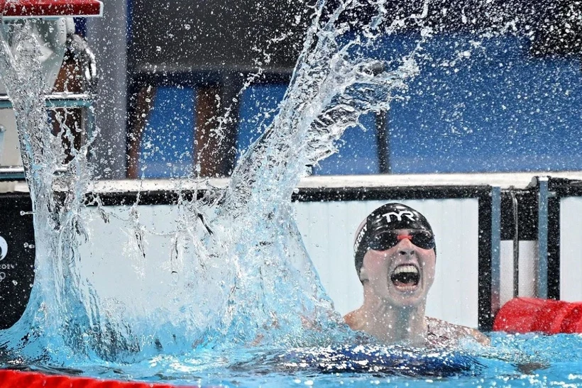 Katie Ledecky continue de briller pour aider l'équipe sportive américaine à se rapprocher de la Chine. (Source : Getty Images)