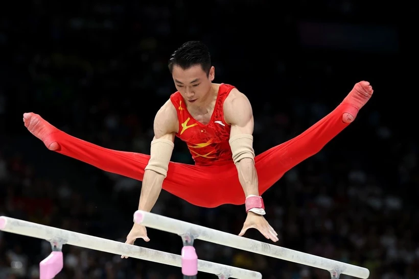 Zou Jingyuan defendió con éxito su medalla de oro en la prueba de barras paralelas. (Fuente: Juegos Olímpicos de París)