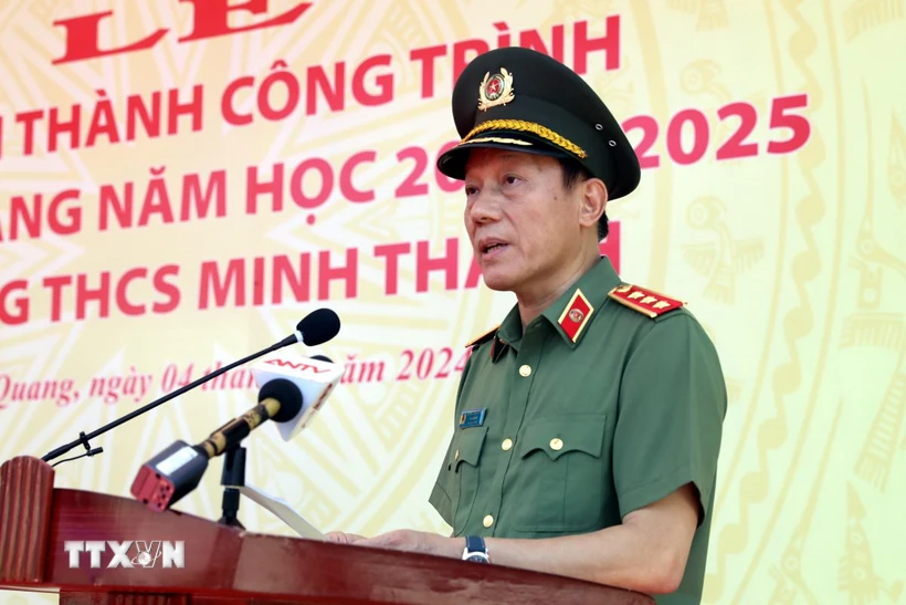 Bộ trưởng Công an Lương Tam Quang phát biểu tại Lễ khai giảng năm học 2024-2025 của Trường THCS Minh Thanh, huyện Sơn Dương. (Ảnh: Quang Cường/TTXVN)