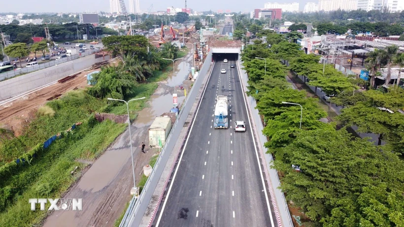 Dự án xây dựng hầm chui nút giao đường Nguyễn Văn Linh-Nguyễn Hữu Thọ. (Ảnh: Trung Tuyến/TTXVN)