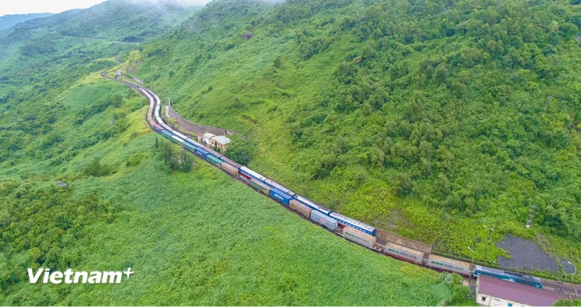 Đoàn tàu của Tổng công ty Đường sắt Việt Nam. (Ảnh: Minh Sơn/Vietnam+)