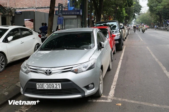 Hà Nội dừng trông giữ xe dưới lòng đường trong ngày Quốc tang Tổng Bí thư. (Ảnh: Việt Hùng/Vietnam+)