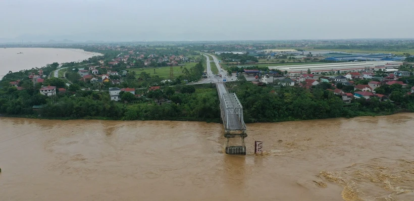 Cầu Phong Châu mới sẽ được đầu tư xây dựng thay cầu cũ bị sập. (Ảnh: PV/Vietnam+) 