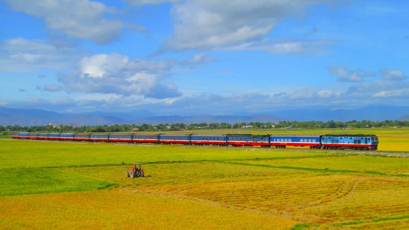 Tuyến đường sắt Lào Cai-Hà Nội-Hải Phòng-Quảng Ninh được đầu tư sẽ thúc đẩy năng lực vận tải. (Ảnh: PV/Vietnam+)