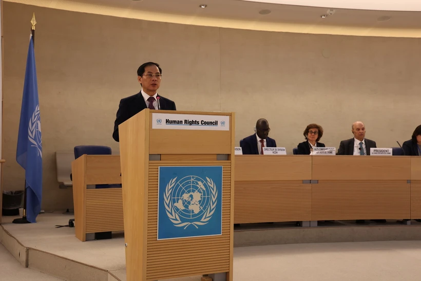 Bộ trưởng Bộ Ngoại giao Bùi Thanh Sơn phát biểu tại Phiên họp cấp cao Khóa họp thường kỳ lần thứ 55 của Hội đồng Nhân quyền Liên hợp quốc. (Ảnh: Nguyễn Anh Hiển/TTXVN)
