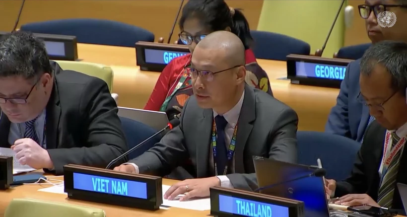 Công sứ Nguyễn Hoàng Nguyên, Phó Trưởng Phái đoàn Thường trực Việt Nam tại Liên hợp quốc phát biểu tại phiên họp. (Ảnh: TTXVN phát)