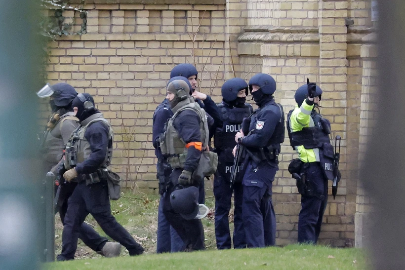 Cảnh sát Đức gác tại thành phố Potsdam, Đông Bắc Đức. (Ảnh: AFP/TTXVN)