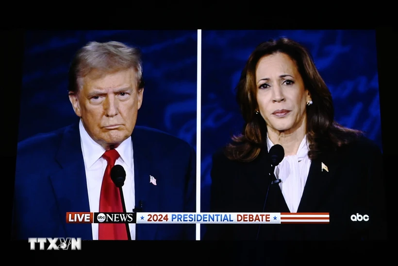 Cựu Tổng thống Mỹ Donald Trump (trái) và Phó Tổng thống Kamala Harris. Ảnh: THX/TTXVN