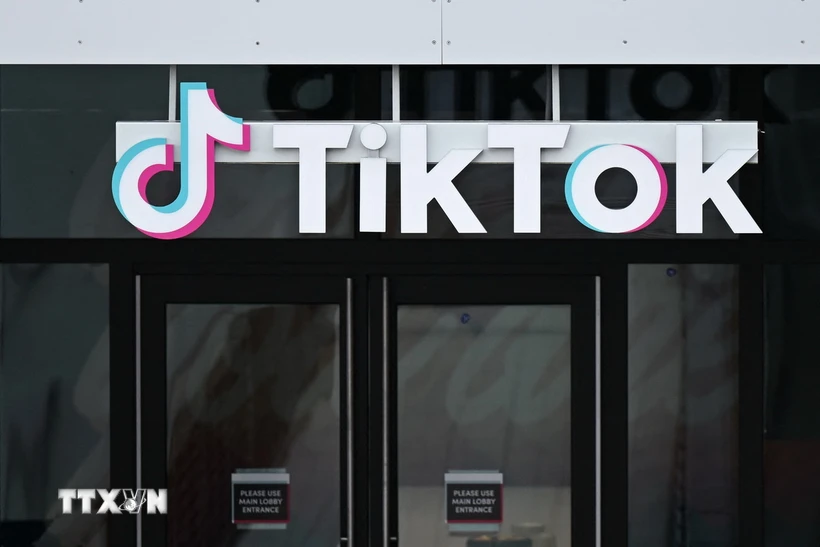 Biểu tượng TikTok. Công ty ByteDance sở hữu mạng xã hội TikTok vẫn giữ danh hiệu là doanh nghiệp "kỳ lân" có giá trị lớn nhất thế giới, khoảng 1.560 tỷ nhân dân tệ. (Ảnh: AFP/TTXVN)