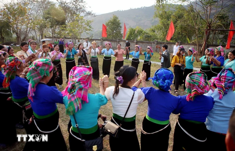 Điệu múa xòe của dân tộc Thái. (Nguồn: TTXVN)