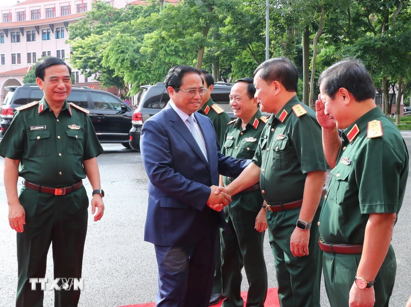 Thủ tướng Phạm Minh Chính và các đồng chí lãnh đạo Bộ Quốc phòng dự hội nghị. (Ảnh: Trọng Đức/TTXVN)