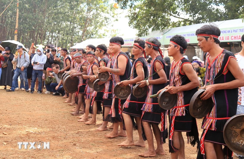 Múa cồng chiêng tại Liên hoan Văn hóa cồng chiêng Ia Grai 2023 tại tỉnh Gia Lai. (Ảnh: Quang Thái/TTXVN)