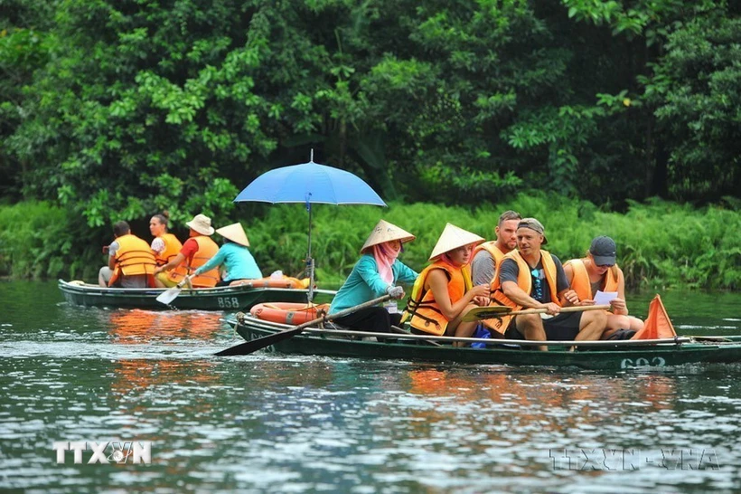 lien-doan-du-lich-an-do-muon-quang-ba-hinh-anh-ninh-binh