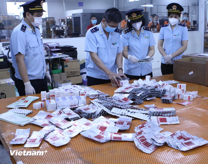 Trong tháng Một, ngành Hải quan đã chủ trì, phối hợp với các lực lượng Công an, Bộ đội Biên Phòng phát hiện, bắt giữ 38 vụ/49 đối tượng mua bán, vận chuyển trái phép các chất ma túy. (Ảnh: Vietnam+)