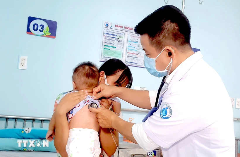 Trẻ mắc bệnh sởi được điều trị tại Bệnh viện Nhi đồng 1 Thành phố Hồ Chí Minh. (Ảnh: Đinh Hằng/TTXVN)