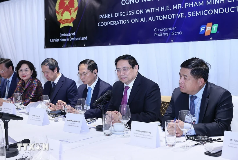 Thủ tướng Phạm Minh Chính phát biểu tại Tọa đàm về hợp tác phát triển trí tuệ nhân tạo và công nghệ. (Ảnh: Dương Giang/TTXVN)
