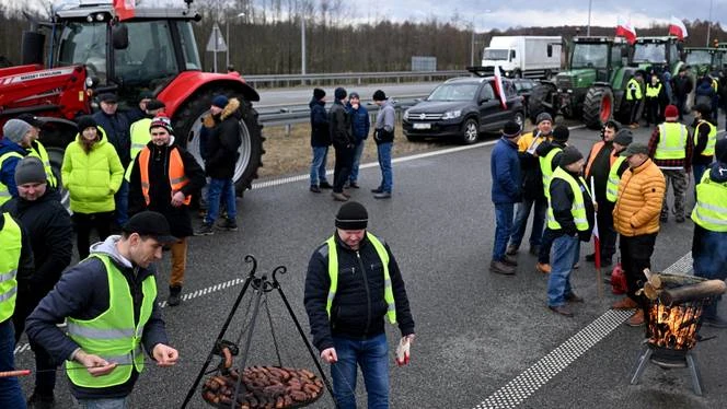 Nông dân Ba Lan phong tỏa đường cao tốc tới Đức. (Nguồn: AFP)
