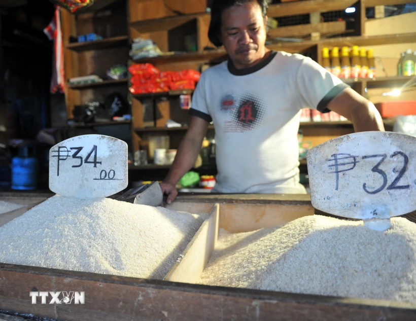 Một cửa hàng bán gạo ở Manila, Philippines. (Ảnh: AFP/TTXVN)