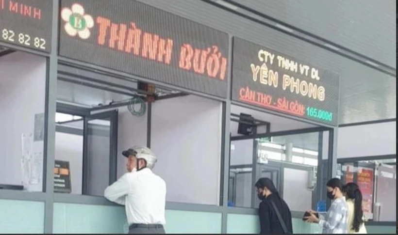 Nhiều người dân mua vé xe của Công ty TNHH DL-VT Yên Phong nhưng vẫn nghĩ là của Thành Bưởi. (Nguồn: báo Giao thông)