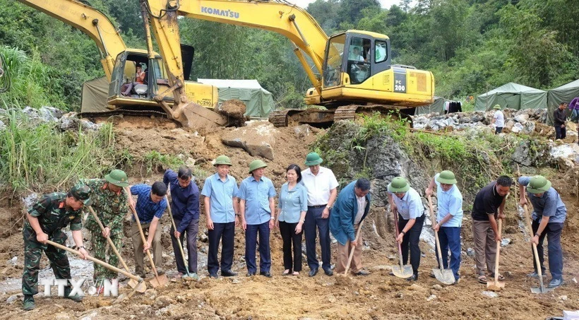 Khởi công khu tái định cư xóm Lũng Lỳ, xã Ca Thành, huyện Nguyên Bình, tỉnh Cao Bằng. (Ảnh: TTXVN phát)