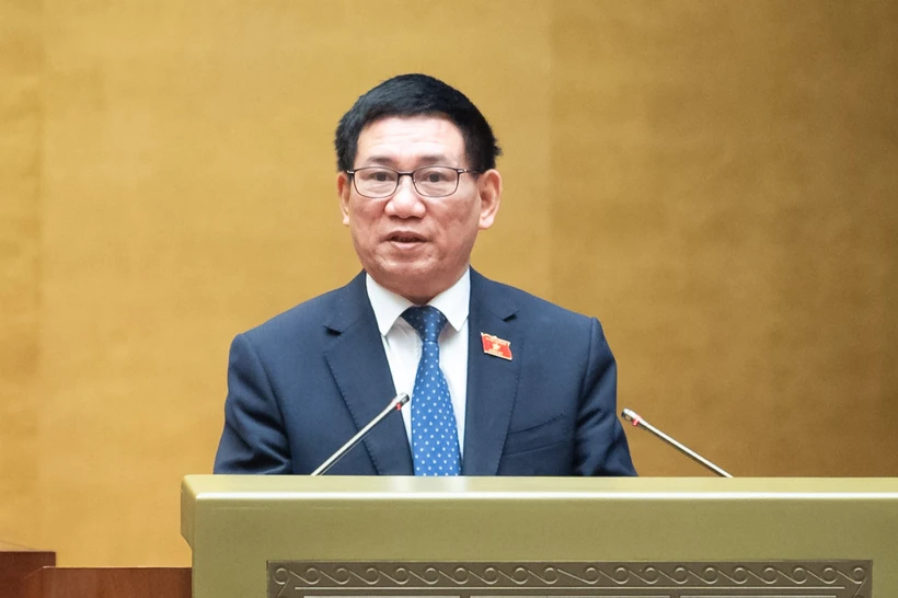 Bộ trưởng Bộ Tài chính Hồ Đức Phớc, thừa ủy quyền của Thủ tướng Chính phủ trình bày Tờ trình về dự thảo Nghị quyết về một số cơ chế, chính sách đặc thù. (Ảnh: CTV/Vietnam+)