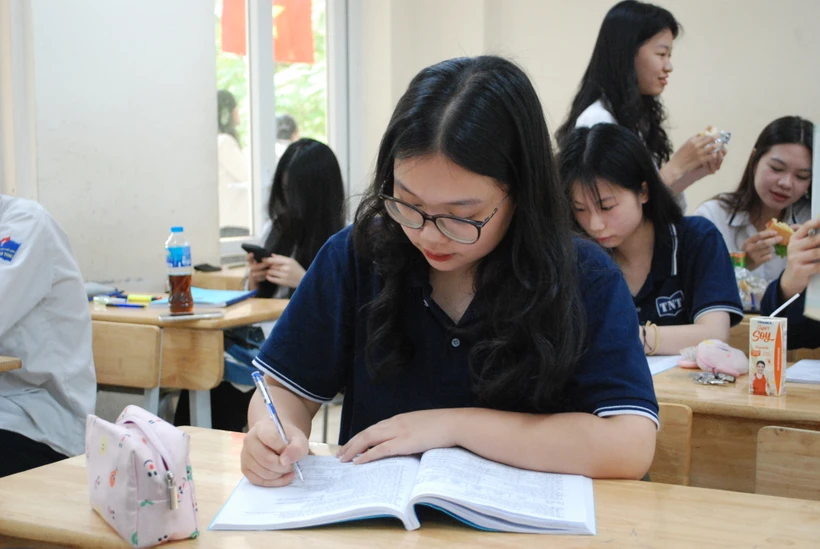 Học sinh Hà Nội ôn tập chuẩn bị cho kỳ thi. (Ảnh: PV/Vietnam+)