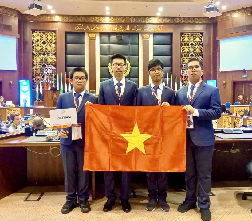 Các thành viên đội tuyển Olympic Tin học quốc tế của Việt Nam năm 2024. (Ảnh: PV/Vietnam+)