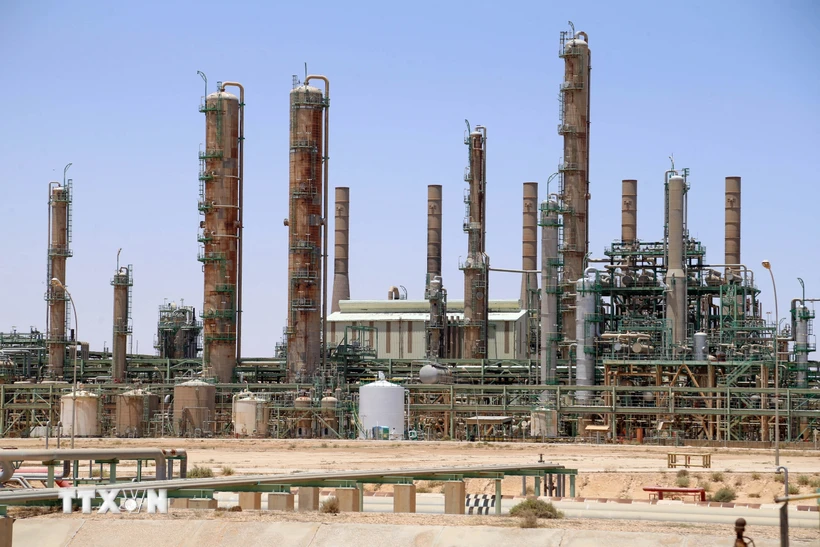 Một cơ sở lọc dầu ở thị trấn Ras Lanuf, Libya. (Ảnh: AFP/TTXVN)