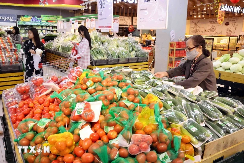 Mặt hàng rau, quả tươi được bày bán tại siêu thị WinMart Võ Thị Sáu, quận Hai Bà Trưng, Hà Nội. (Ảnh: Trần Việt/TTXVN)