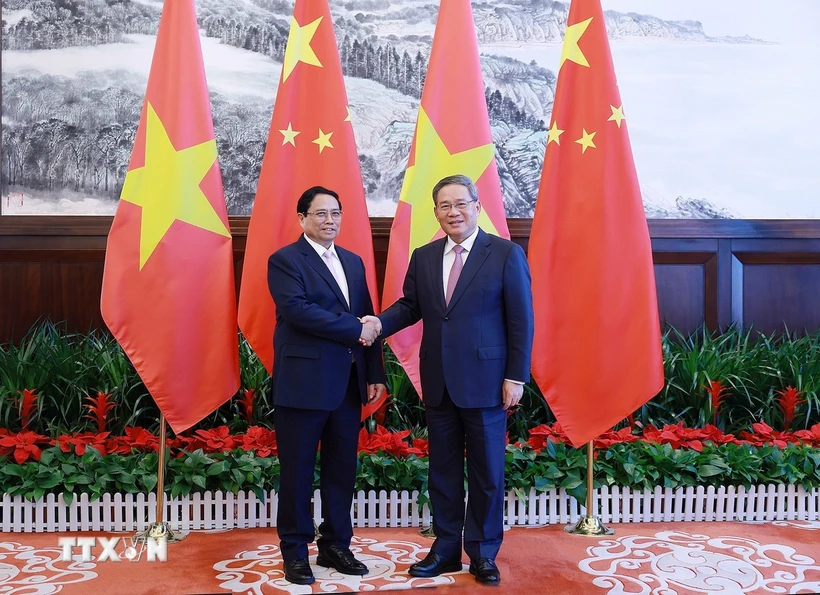 Dans l'après-midi du 24 juin 2024, dans la ville de Dalian, province du Liaoning, en Chine, le Premier ministre Pham Minh Chinh s'est entretenu avec le Premier ministre chinois Li Qiang. (Photo : Duong Giang/VNA)